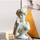 Estátua da deusa da Vienna com o dedo médio acima ornamentos paródia deusa ornamentos design exclusivo decoração de casa de escritório