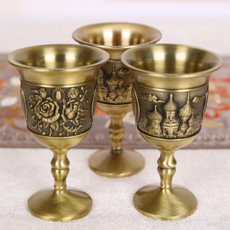 Copo de tiro vintage, taça de rosa de alívio de metal, mini copo de vodka portátil europeu, presente de decoração de sala de estar de casa de delicadeza, 1 peça