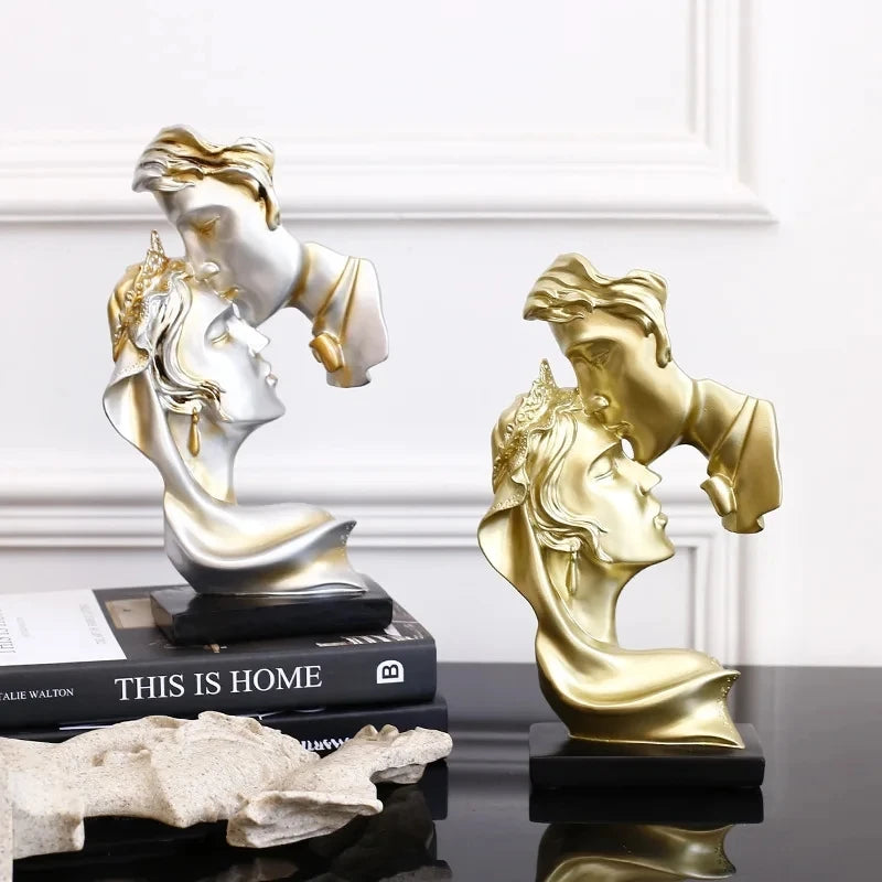 Mini Resin Lovers Statue Figurine Kissing Posture Model Craft Sculpture Ornament Home Decor Desktop Wine Cabinet Decoration