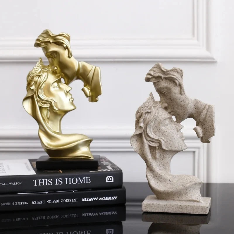 Mini Resin Lovers Statue Figurine Kissing Posture Model Craft Sculpture Ornament Home Decor Desktop Wine Cabinet Decoration